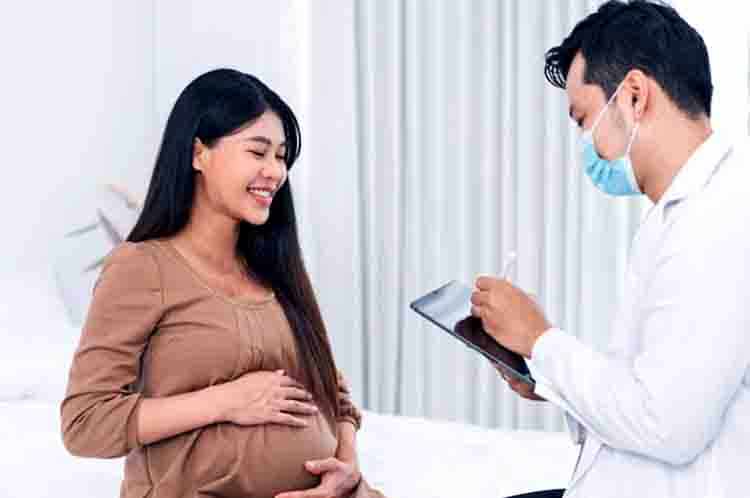 Berkonsultasi dengan Dokter - Puasa saat hamil trimester 2 wajib selalu dipantau tim medis