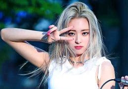 Yuna Dari ITZY - Idol Kpop Wanita Tertinggi yakni Yuna ITZY