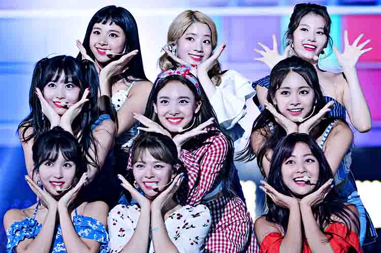 Twice - National Girl Group Kpop dipegang oleh Twice