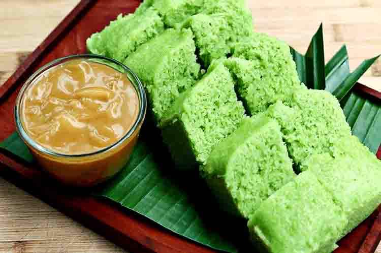 Kue pandan kukus - Kue bahan tepung beras yang dikukus bisa Anda mencoba olahan kue pandan kukus