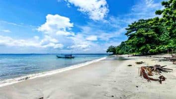 Pantai nusakambangan kabupaten cilacap jawa tengah