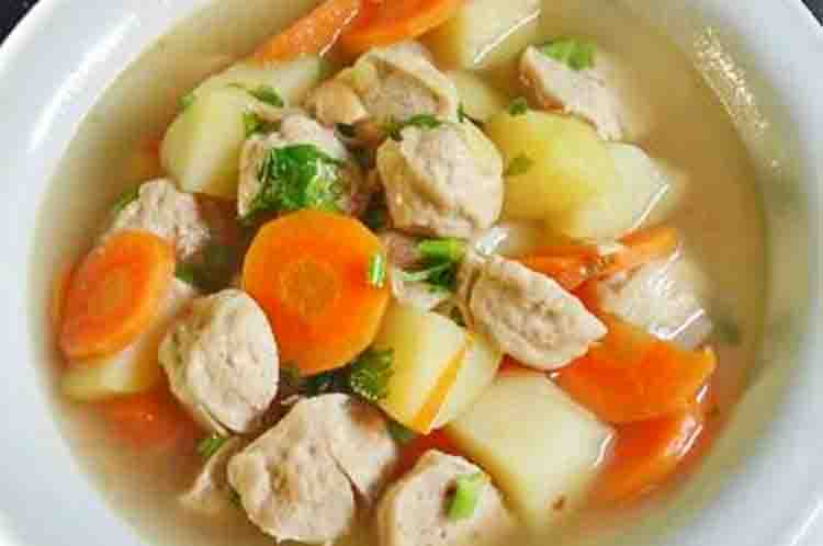 Sup kentang daun bawang - olahan kentang untuk anak adalah sup kentang daun bawang