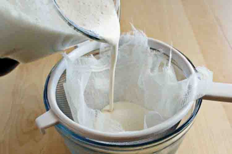 Saring Kedelai - Cara membuat susu kedelai yang benar step 7