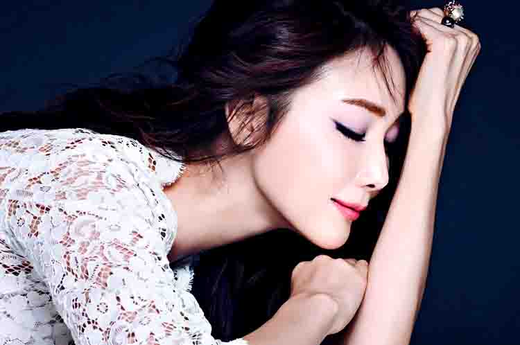 Choi Ji Woo - aktris Korea umur 40 tahunan yang terlihat muda adalah Choi Ji Woo