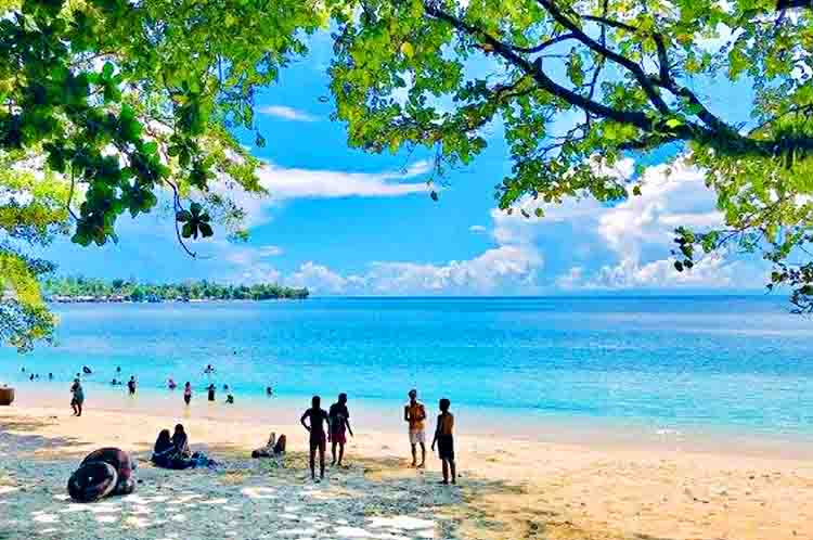 Pantai Yen Bebay - Ibu Kota Papua Barat adalah Manokwari yang memiliki keindahan alam seperti Pantai Yen Bebay