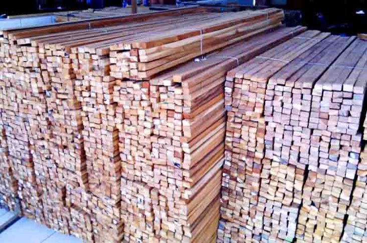 Kayu Reng Meranti 2 x 3 cm - harga kayu reng per batang jenis meranti dengan ukuran 2 x 3 cm ialah sekitar 10 ribuan