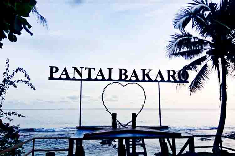 Pantai Bakaro - Ibu Kotanya Papua Barat adalah Manokwari yang memiliki keindahan alam seperti Pantai Bakaro