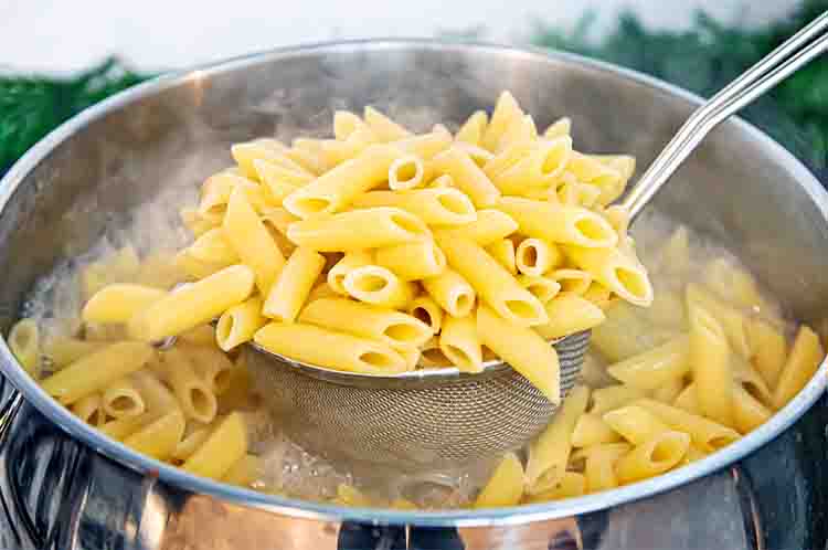 Rebus Adonan Pasta Selama 10 Menit - Gandum dapat diolah menjadi pasta gandum, resepnya perlu merebus adonan pasta selama 10 menit