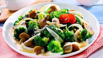 Tumis Brokoli Jamur - makanan yang enak di siang hari adalah tumis brokoli jamur