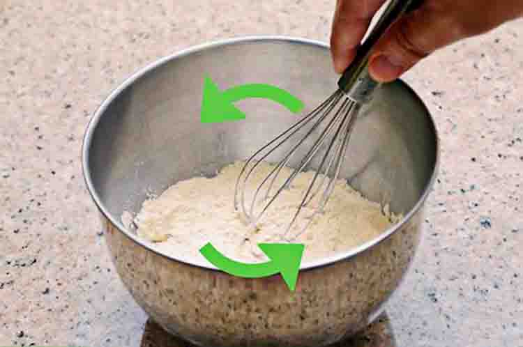 Membuat Adonan Terigu - cara membuat keripik jagung adalah dengan membuat adonan terigu