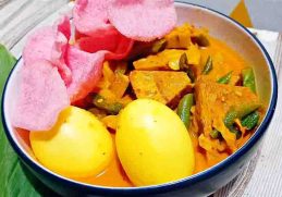 Makanan Siap Disajikan - Resep lontong sayur padang pariaman adalah dengan menyajikannya di dapur