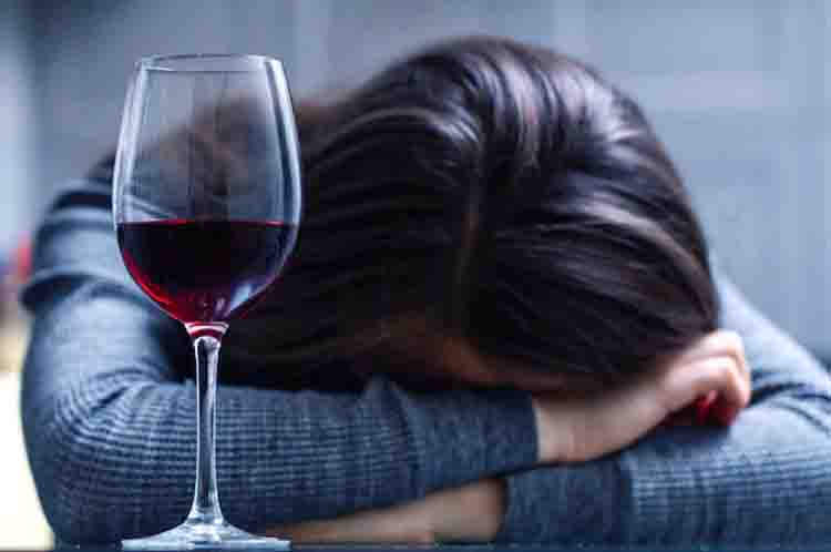 Pingsan Atau Tidak Sadarkan Diri - Ciri-ciri orang mabuk anggur merah yakni akan pingsan atau tidak sadarkan diri