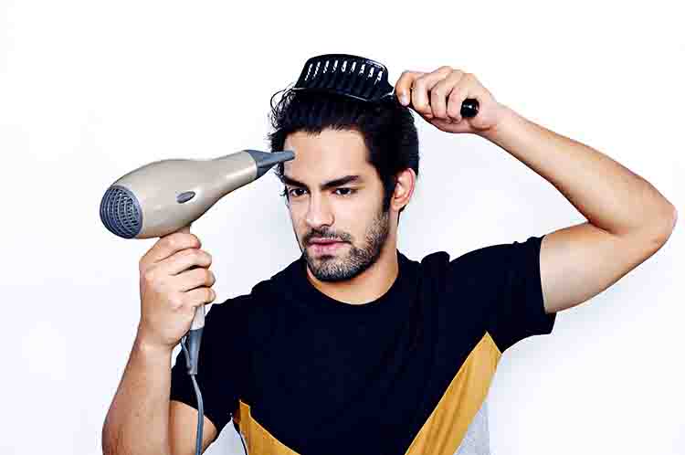 Hindari Melakukan Hair dryer Secara Sering - Cara cepat memanjangkan rambut pria dalam 1 minggu adalah dengan menghindari melakukan hair dryer secara sering