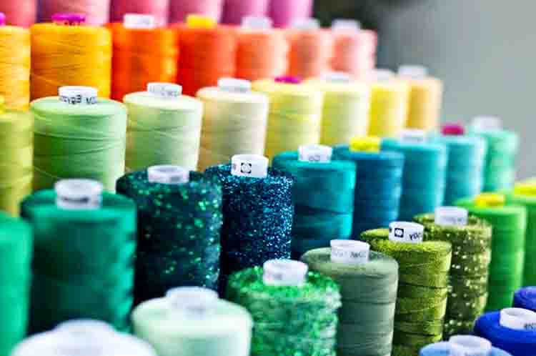 Sebagai Bahan Dasar Untuk Pembuatan Benang - Kapas merupakan bahan industri untuk tekstil yang berfungsi sebagai bahan dasar untuk pembuatan benang