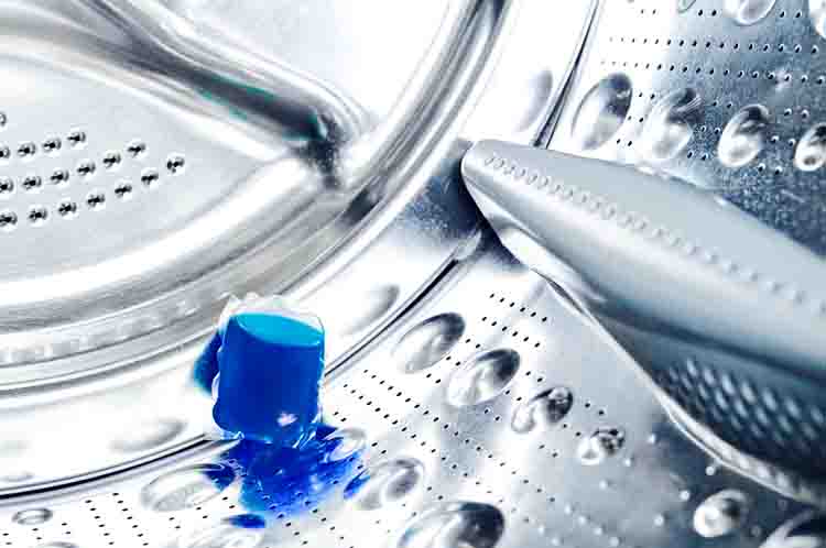 Bersihkan Tabung Luar - Tips bersihkan pengering mesin cuci 2 tabung adalah dengan bersihkan tabung luar