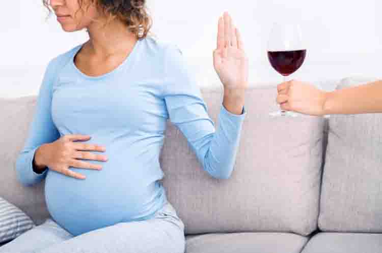 Mengkonsumsi Kopi dan Alkohol - Pantangan hamil 3 bulan adalah mengkonsumsi kopi dan alkohol