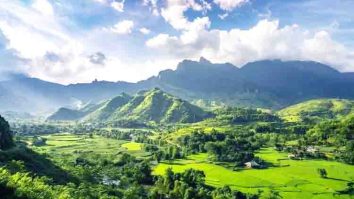 Gunung Beratus - Berbagai nama-nama gunung di pulau Kalimantan salah satunya adalah gunung beratus
