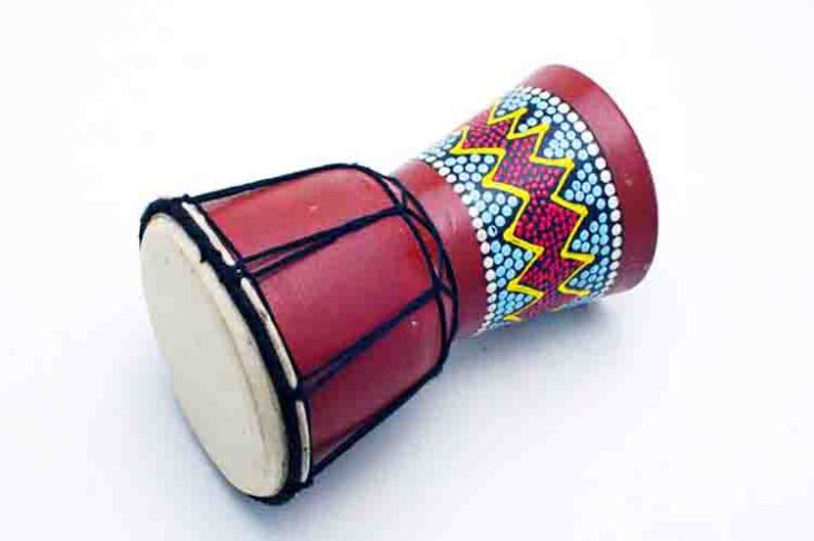 Tifa - Gambar alat musik tradisional beserta namanya adalah tifa